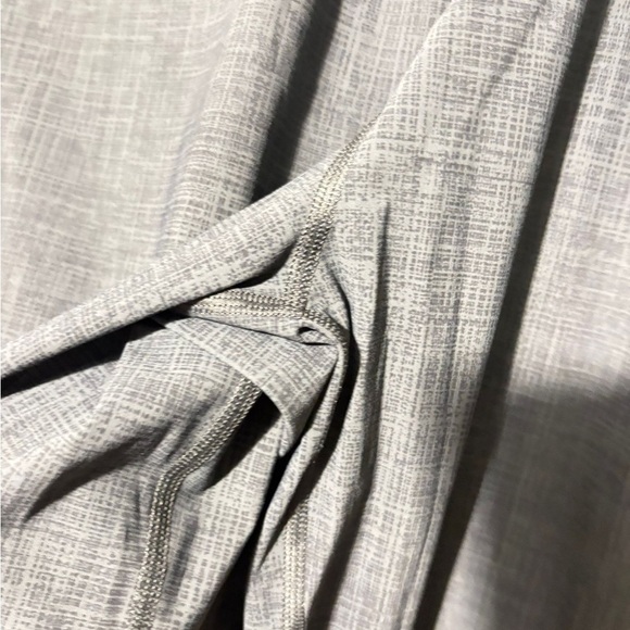 Lululemon Gray Long Sleeve Men's Shirt - Picture 6 of 7